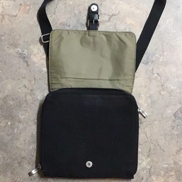 Baggallini Crossbody Purse - Picture 3 of 16